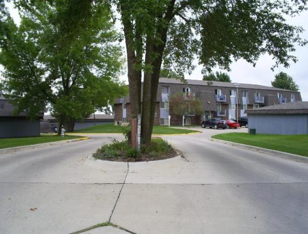 Thunder Ridge Apartments, 2206 Thunder Ridge Blvd, Cedar Falls, IA, 50613