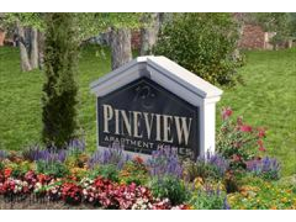 Pineview Apartments Entrance