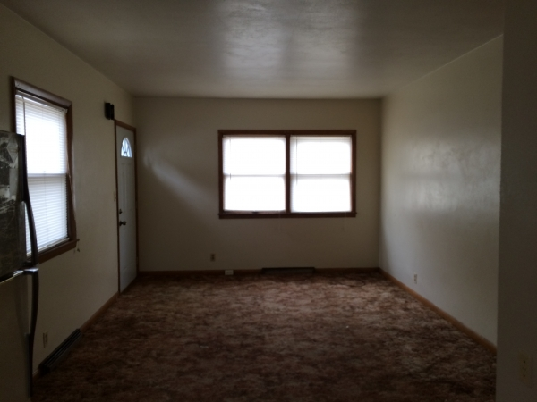 Large 1BR Apt, 128 Leland Ave, Waterloo, IA, 50701