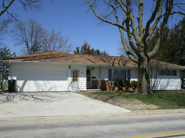 3BR Single Family Home w/2 car attached garage, 1903 E Mitchell, Waterloo, IA, 50702