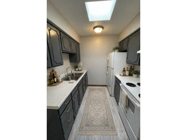 Top-Level 2 Bedroom Apartment for rent!, 730 Russell Rd - 9, Waterloo, IA, 50701