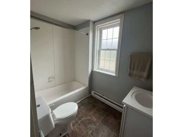 1 Bed/1 Bath - 3rd Floor Apartment for Lease!, 727 West Park Ave - 5, Waterloo, IA, 50701