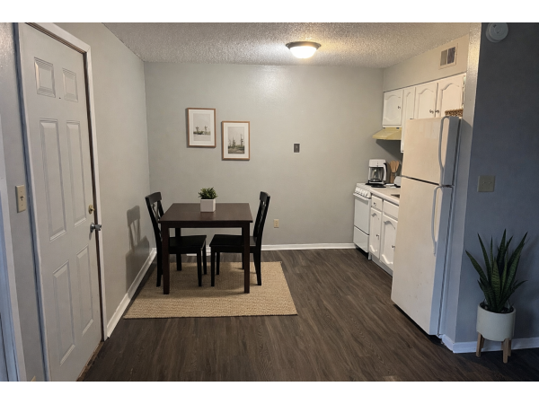 Comfortable 1 Bedroom Apartment in a Quiet Location, 125 Sherwood Ct - 7, Waterloo, IA, 50701