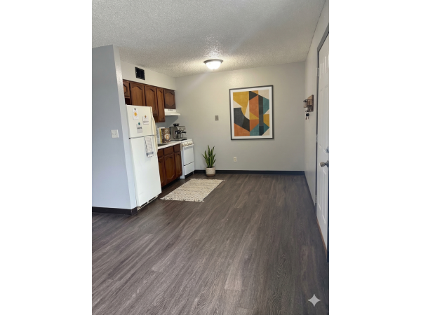 Cozy 1 bedroom apartment - 2nd floor living, 125 Sherwood Ct - 6, Waterloo, IA, 50701