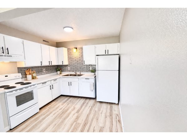 First Floor 2BR with Fresh Updates – Must See!, 1200 Meadow Ln. - C, Waterloo, IA, 50701