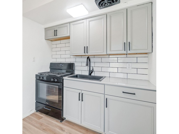 2nd Floor Apartment in Central Waterloo - Fresh Updates!, 254 Parkview Blvd, Waterloo, IA, 50702