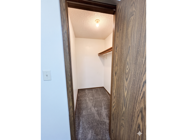 Last Chance! Modern 2-Bed in Prime West Waterloo, 3684 W 4th St - 6, Waterloo, IA, 50701
