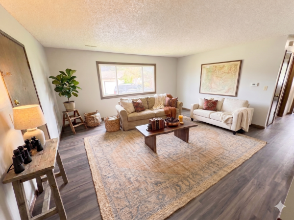 Cozy 2-Bed Near MercyOne – First Floor Convenience!, 1319 Ravenwood Rd - 3, Waterloo, IA, 50702