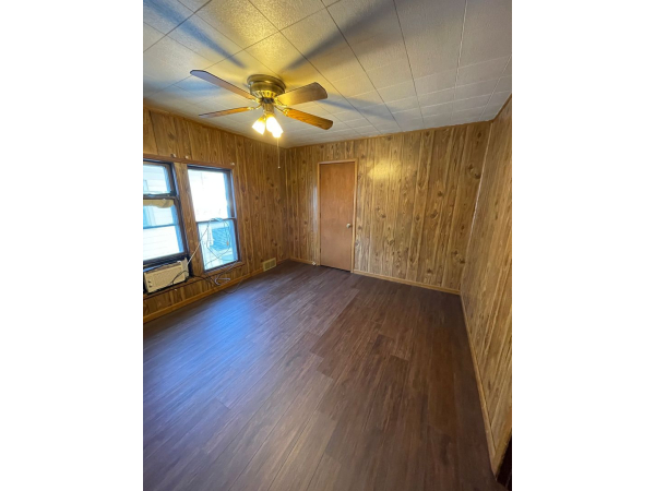 Modest 1-Bedroom Apartment – Available Now!, 727 South St - 3, Waterloo, IA, 50701
