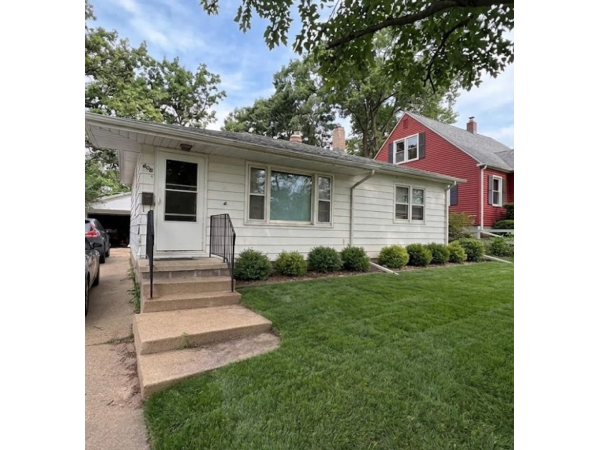 2-Bedroom Ranch House for Rent July 1st!! NO APPLICATION FEE! MUST APPLY BEFORE VIEWING., 606 Maxwell St,, Waterloo, IA, 50701