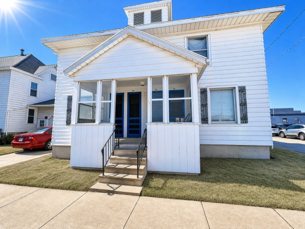Charming Converted Home – 1 Bed, 1 Bath with Historic Character, 518 W 6th St, Waterloo, IA, 50701