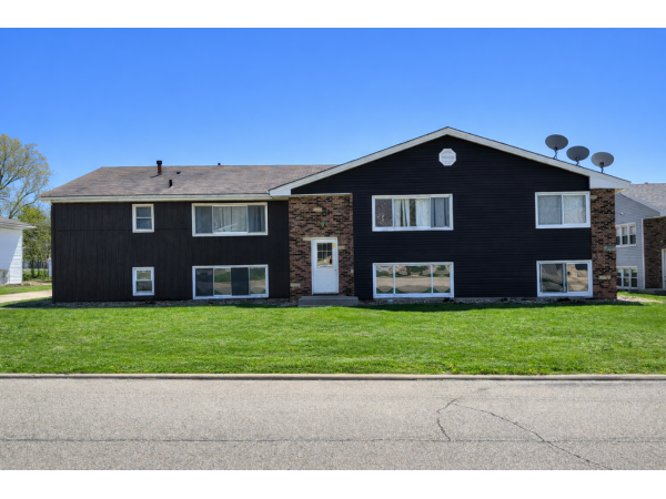 Modern Living, Garden Level Charm- 2 Bed, 1 Bath, 1133 Dixon Dr - 4, Waterloo, IA, 50701