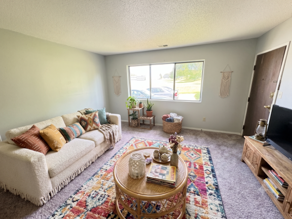 Cozy 1st-Floor Living with Modern Open Layout!, 1200 Meadow Ln. - B, Waterloo, IA, 50701