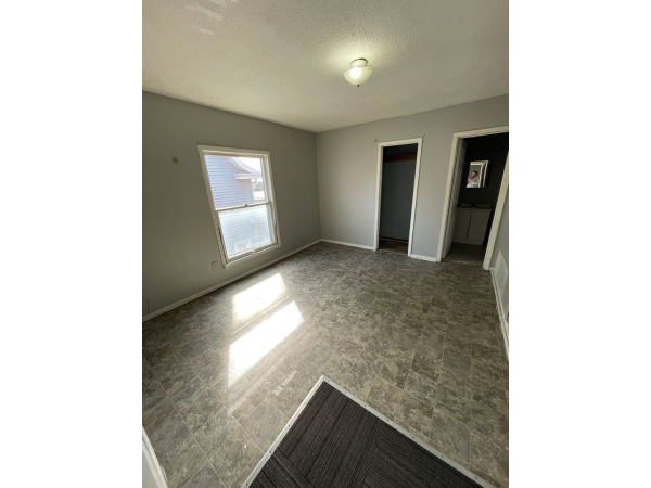 Budget friendly 1 bed 1 Bathroom Apartment for Rent| Available 8/17, 76 Mulberry St -3, Waterloo, IA, 50703