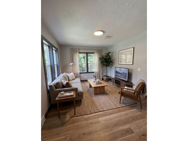 2 Bedroom 1 Bath Duplex, 705 W 3rd St, Waterloo, IA, 50701