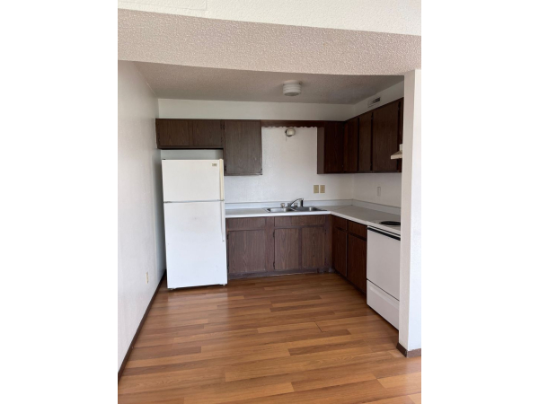 2-Bedroom 2nd floor Apartment - GREAT LOCATION!, 1220 Meadow Ln. - F, Waterloo, IA, 50701