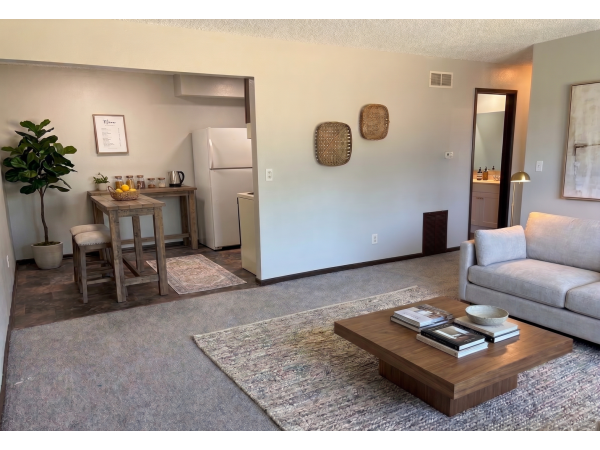 Coming Soon! Spacious 2nd Floor Apartment, 3863 Paige Dr - 8, Waterloo, IA, 50702