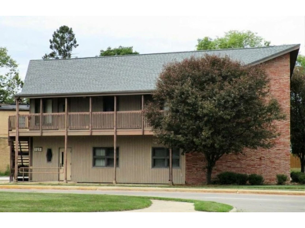 Flexible Two-Story Commercial Space Available for Lease, 1712 W 4th St, Waterloo, IA, 50701