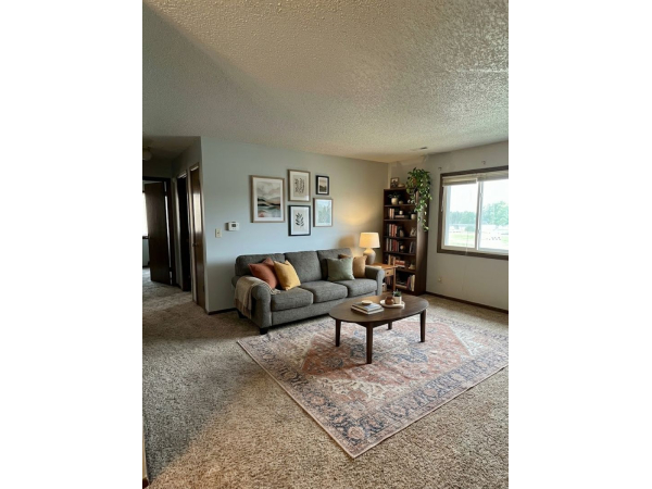 Charming & Convenient 2-Bedroom First-Floor Apartment Near Mercy One!, 1303 Ravenwood Rd - 1, Waterloo, IA, 50702